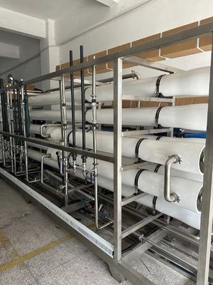 Buon prezzo Sistema di osmosi inversa personalizzato di capacità di 500-1000 M3/giorno in SS304/PVC in linea