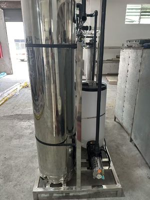 Buon prezzo Sistema di osmosi inversa commerciale in acciaio inossidabile e PVC per l'alimentazione elettrica a 380V/50Hz in ambienti industriali in linea