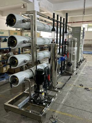 Buon prezzo Sistema RO per acqua salmastra ad alta salinità Siemens PLC controllato per l'acqua di alimentazione 5-45.C in linea