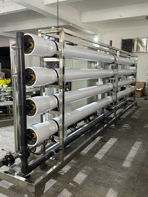 Buon prezzo 500-1000 M3/Giorno Sistema di controllo dell'acqua salmastra con controllo PLC e sterilizzatore UV in linea
