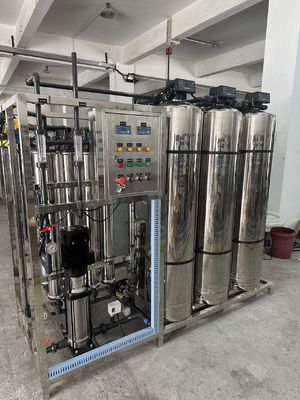 Buon prezzo 380V / 50Hz alimentazione sistema RO commerciale Perfetto per l'acqua comunale o pozzo in linea